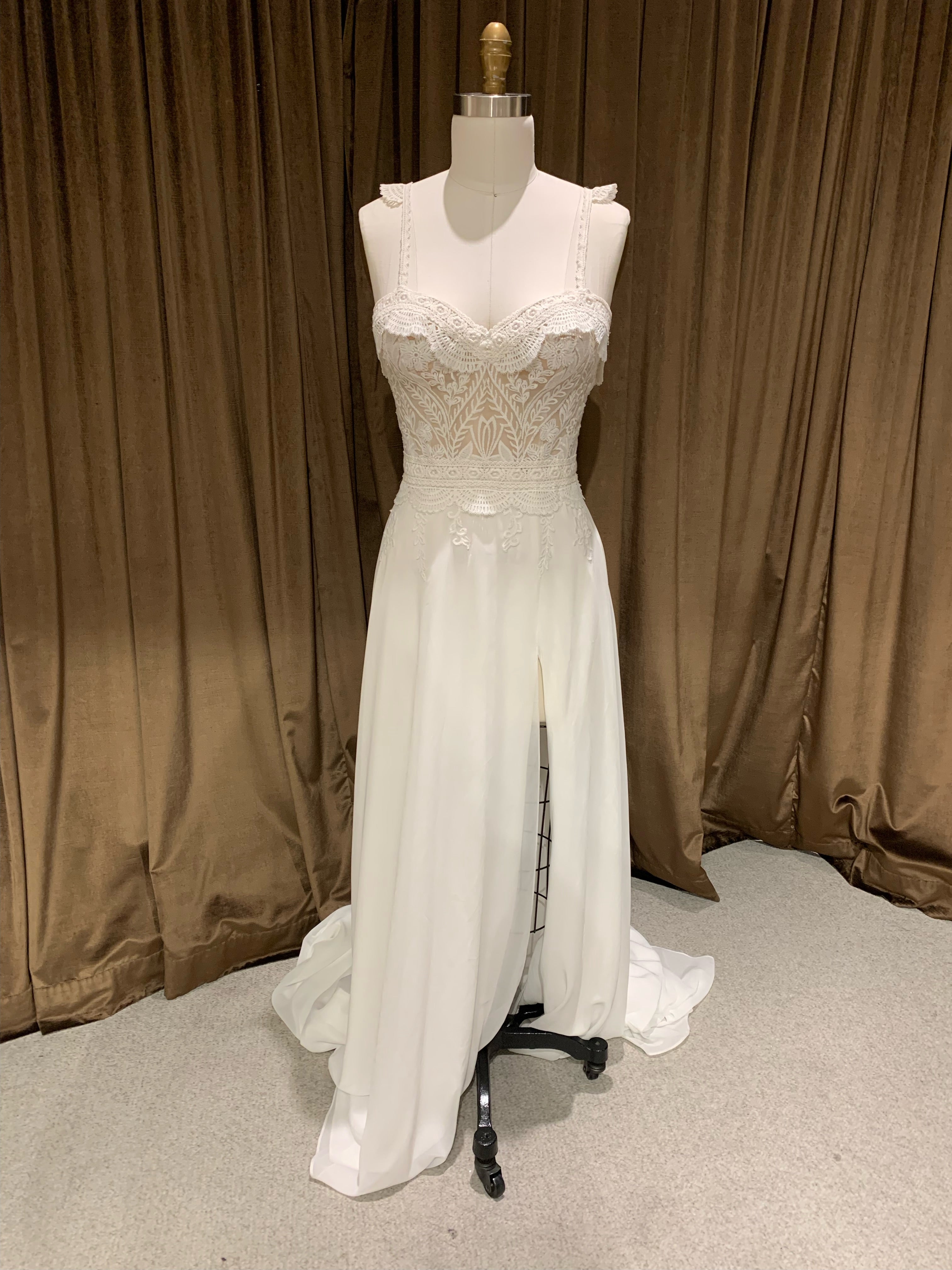 GC#35959 - La Perle Maya Wedding Dress in Size 12