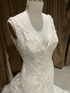 GC#35388 - Lazaro Vivien Wedding Dress in Size 12