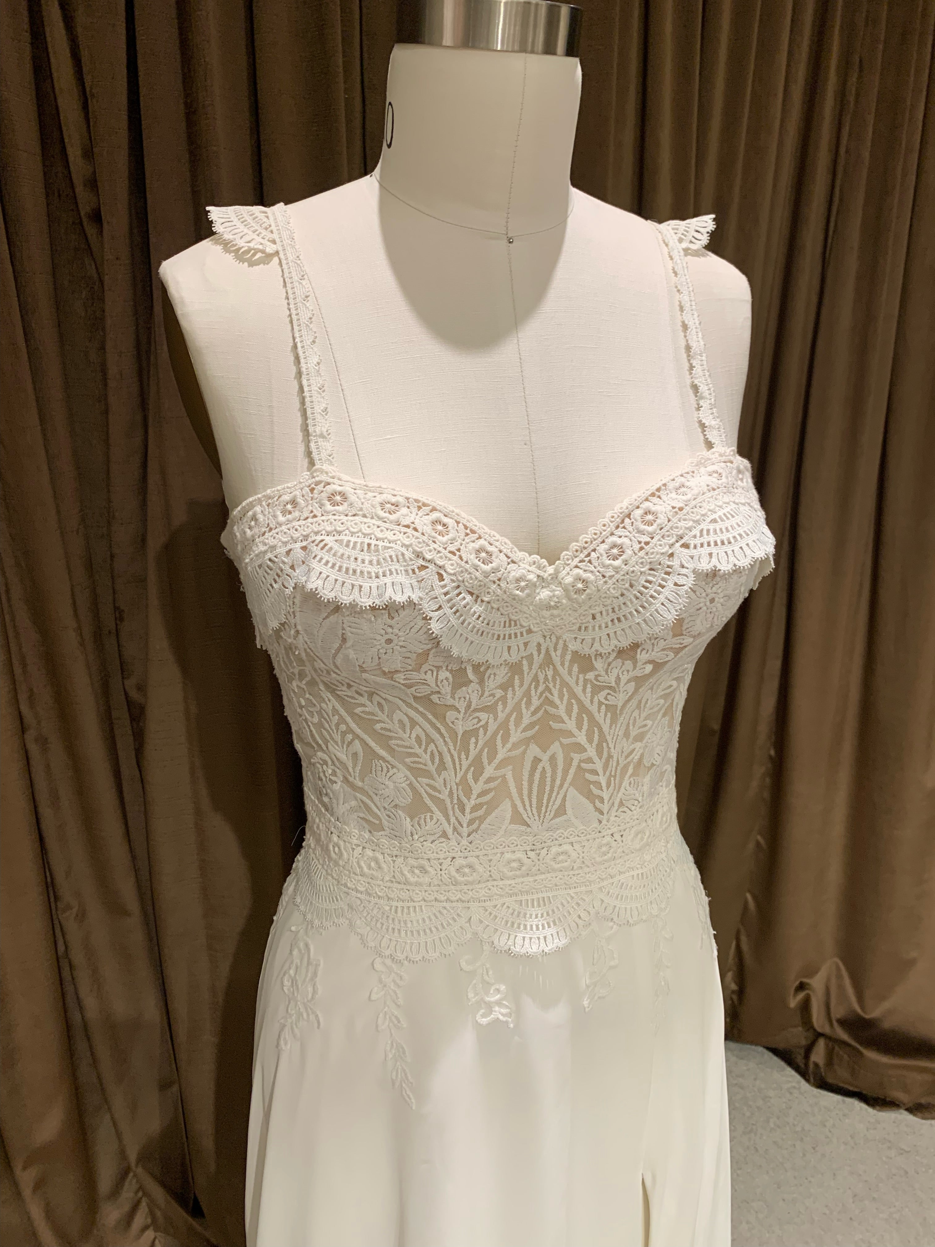 GC#35959 - La Perle Maya Wedding Dress in Size 12