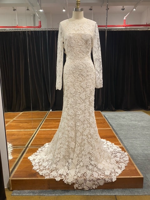 GC#24390 - Oscar de la Renta 77N27 Wedding Dress in Size 8