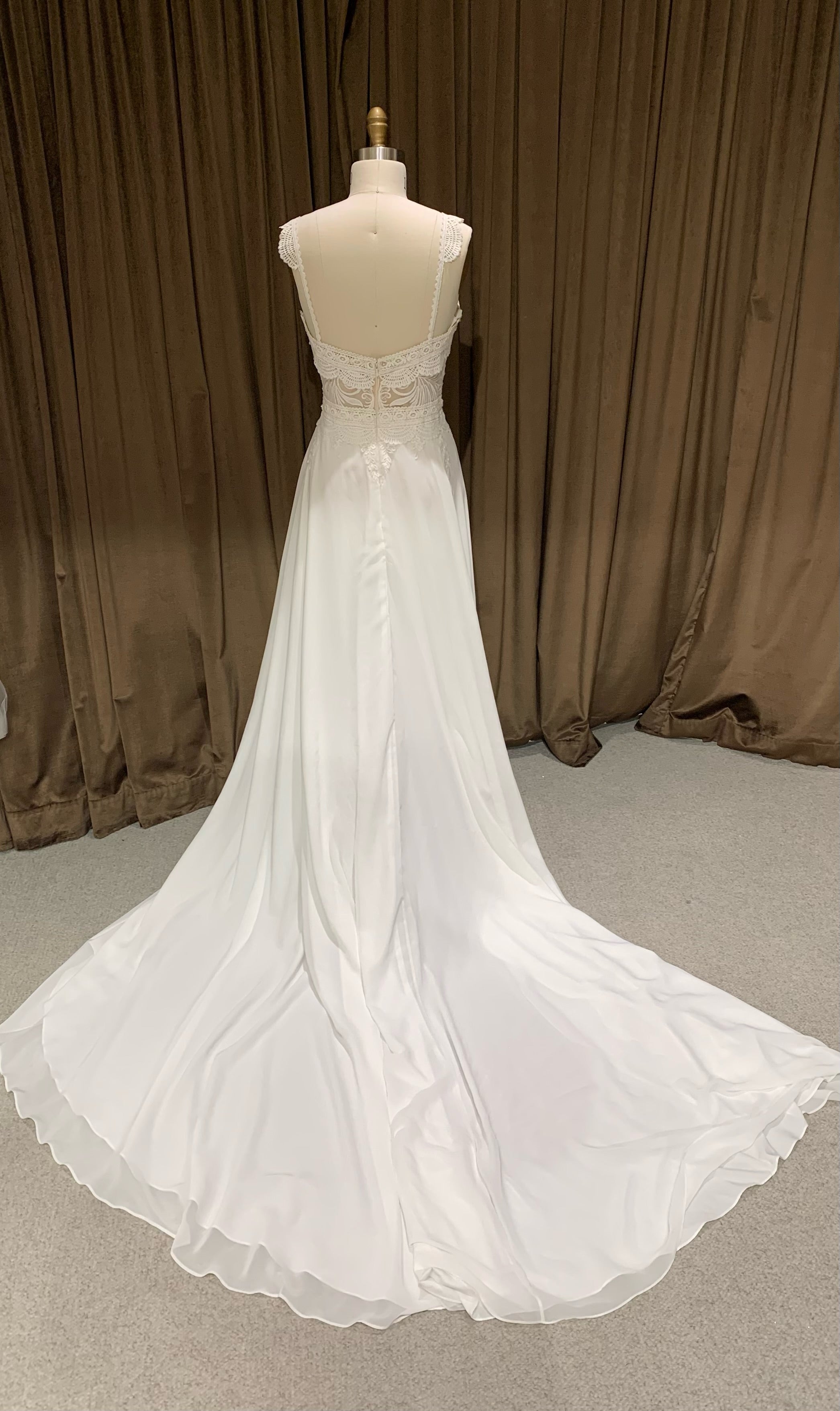 GC#35959 - La Perle Maya Wedding Dress in Size 12
