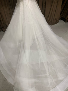 GC#35389 - Lazaro Sylvia Wedding Dress in Size 12