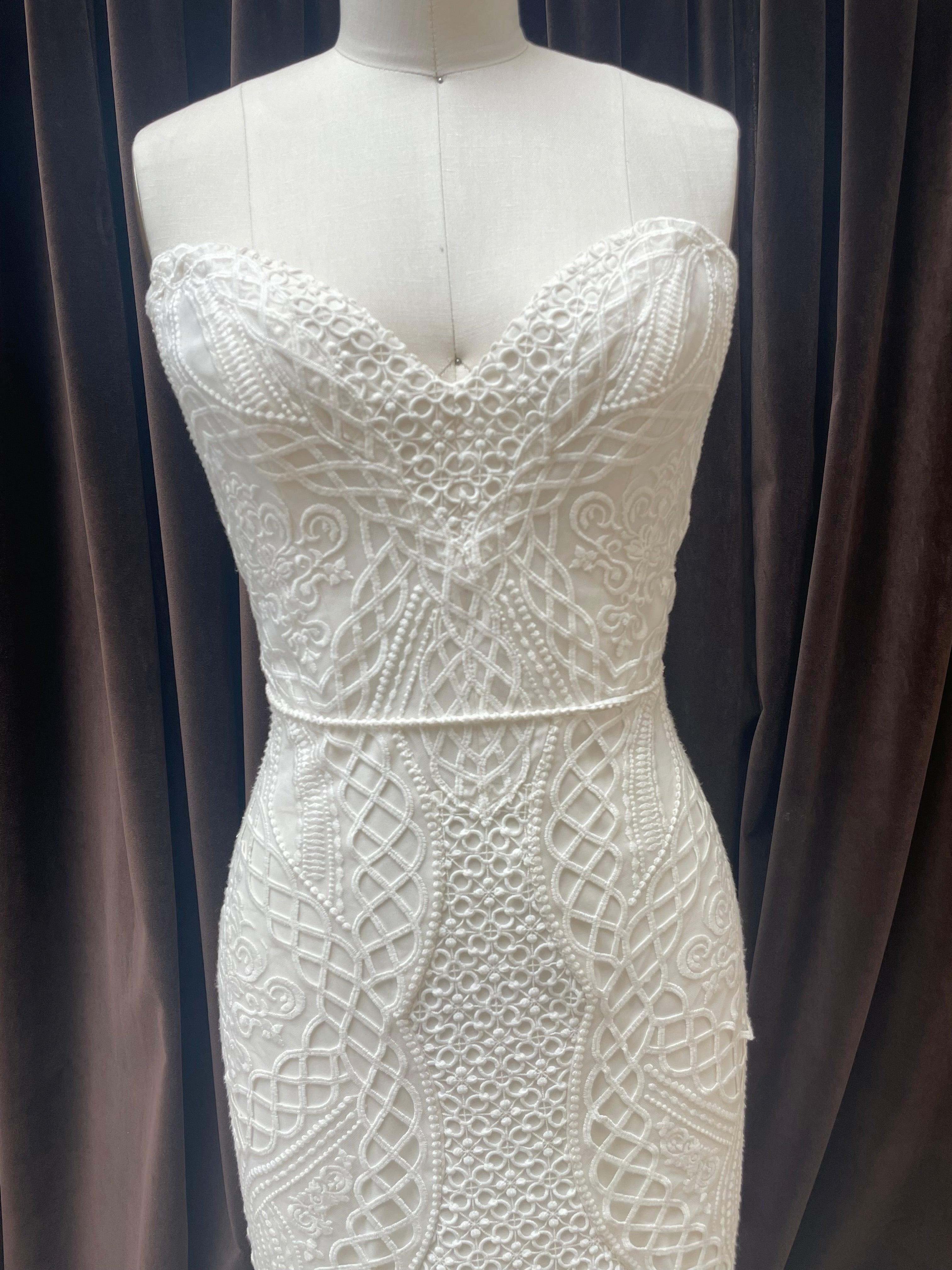 GC#35778 - Rue de Seine Mavin Wedding Dress in Size 12