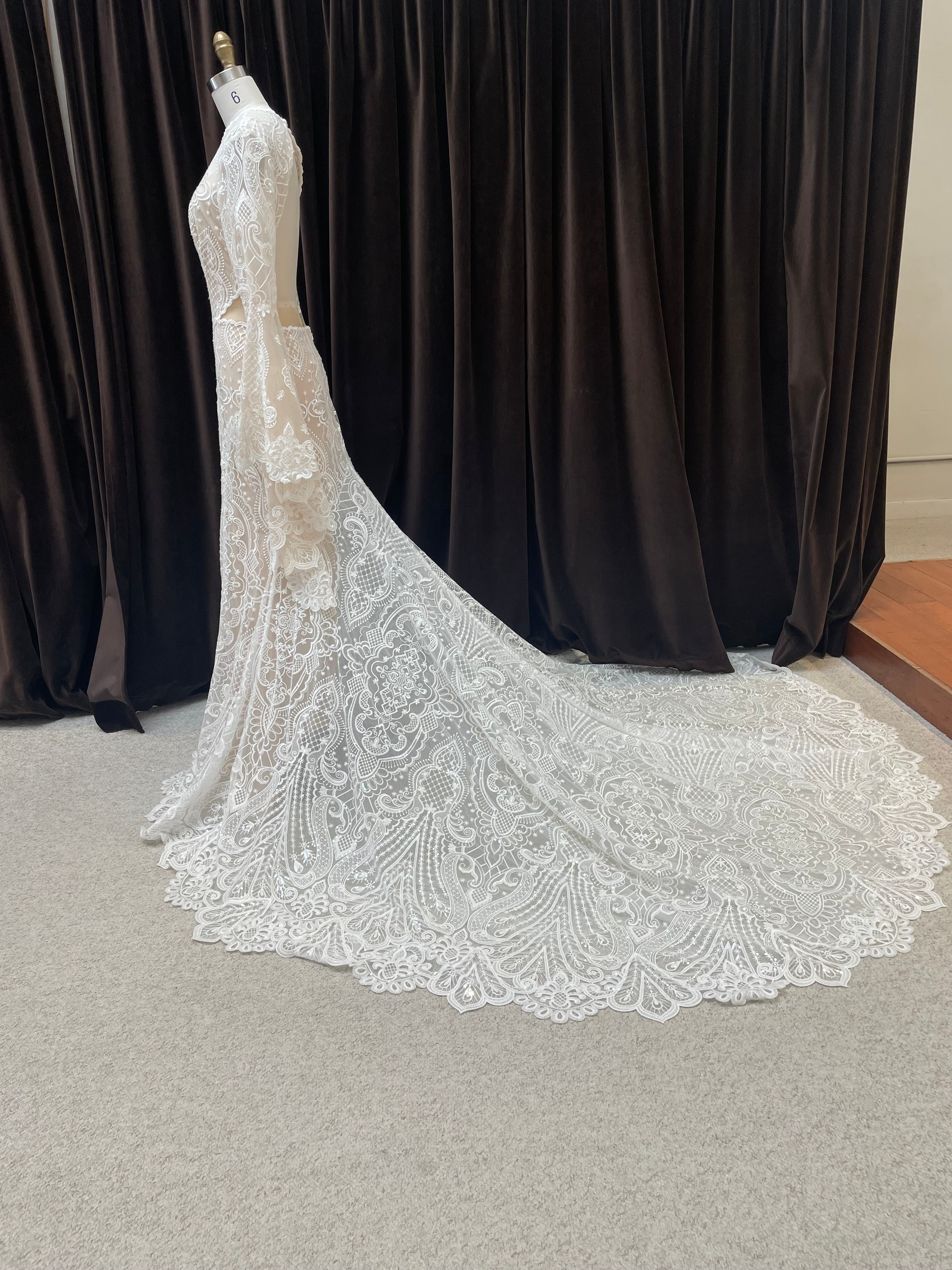 GC#33756 - La Perle Noor Wedding Dress in Size 12