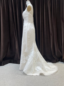 GC#35550 - Carolina Herrera Josefina Wedding Dress in Size 10